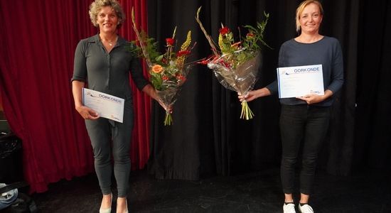 Jubilarissen Geppie Nieuwman en Geeske Helmholt gehuldigd